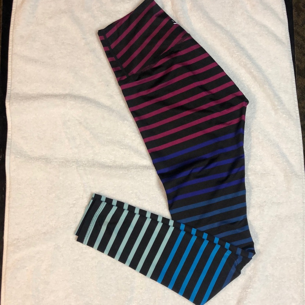 Beyond Yoga striped leggings. Sz M. 27” inseam.